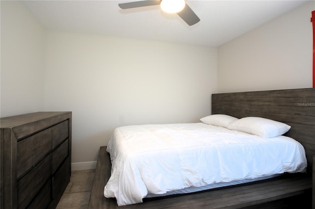 bedroom with ceiling fan