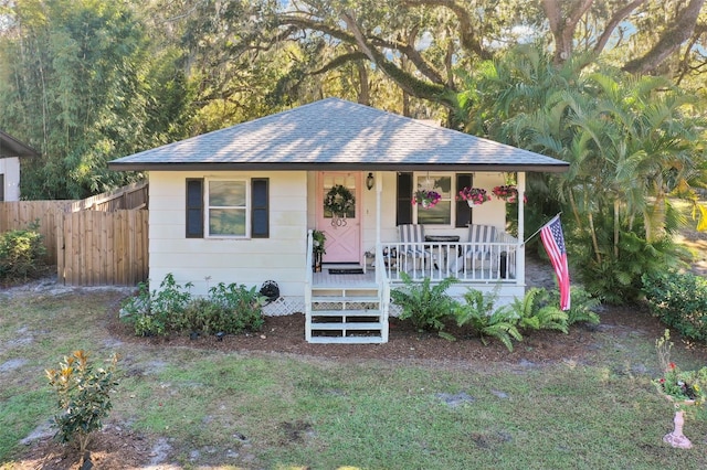 view of front of house with a front lawn and covered porch