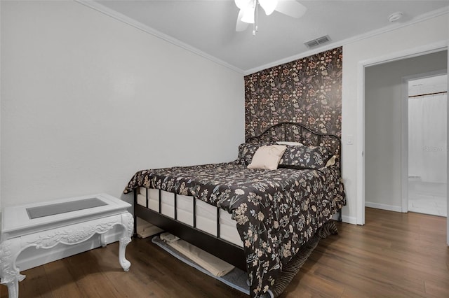 bedroom featuring dark hardwood / wood-style floors, ceiling fan, and crown molding