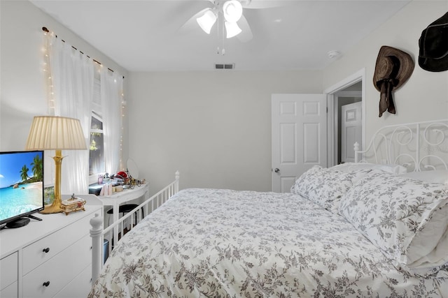 bedroom with ceiling fan