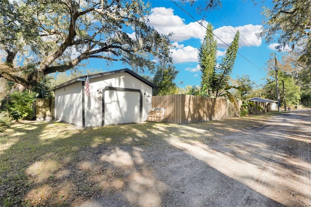 view of yard with an outbuilding and a garage