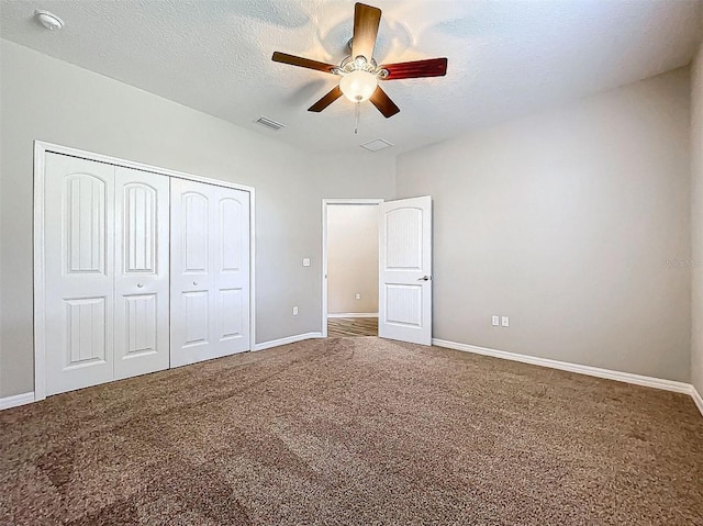 unfurnished bedroom with ceiling fan, a closet, carpet, and a textured ceiling