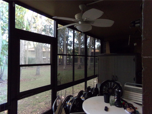 sunroom featuring ceiling fan