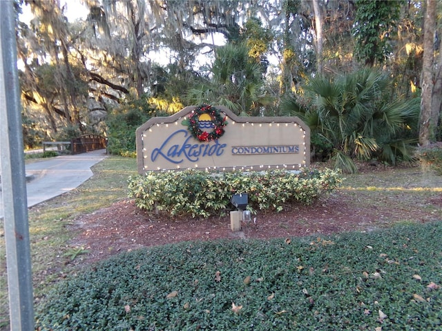 view of community / neighborhood sign