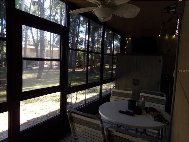 sunroom / solarium with ceiling fan