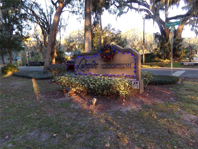 view of community / neighborhood sign