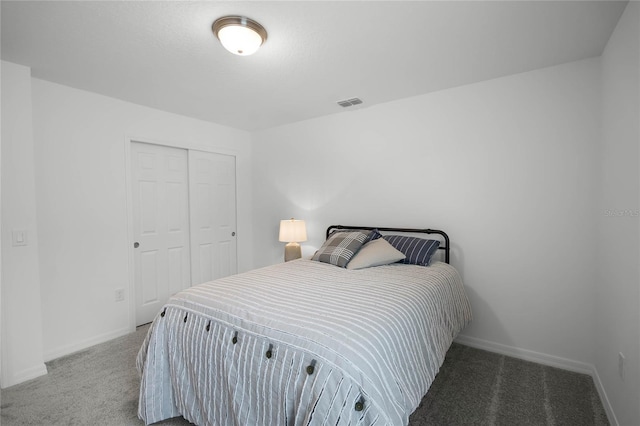 bedroom with carpet flooring and a closet