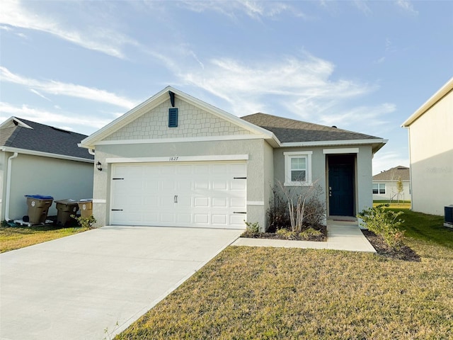 view of front of property featuring a front yard and a garage