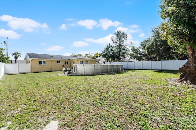 view of yard featuring a pool