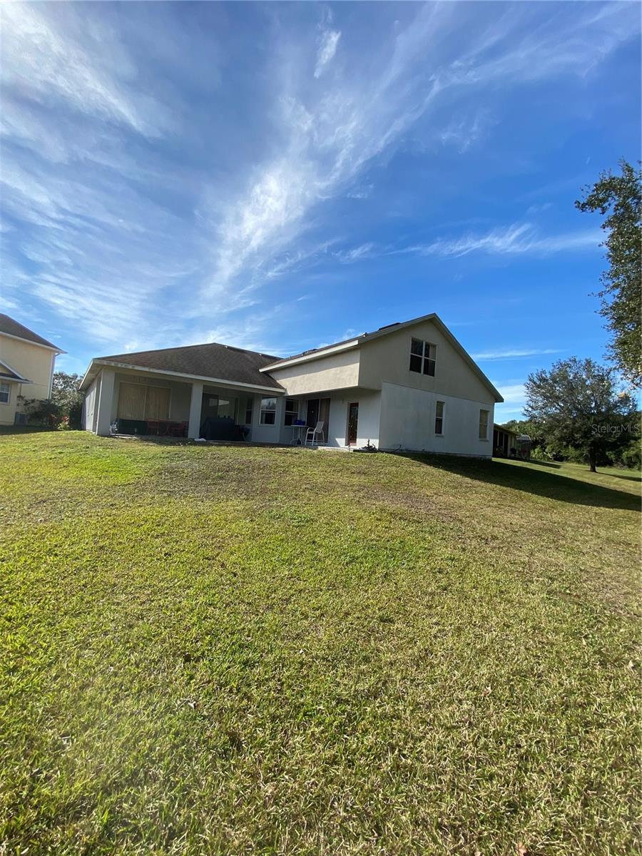 exterior space featuring a lawn