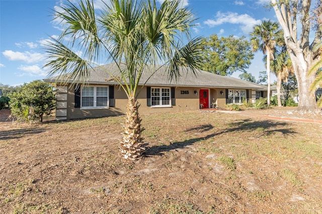 single story home featuring a front lawn