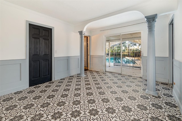 foyer featuring ornamental molding