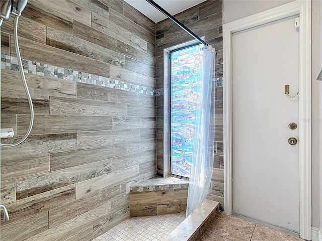 bathroom featuring curtained shower