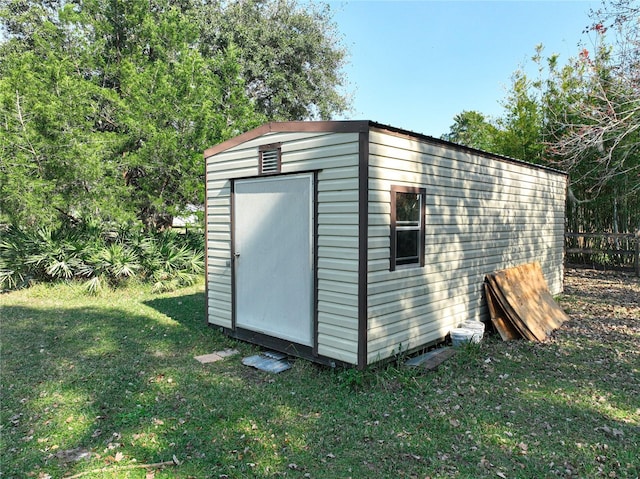 view of outdoor structure featuring a yard