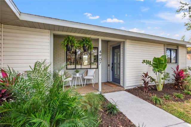 property entrance with covered porch