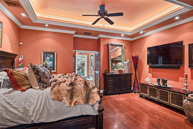 bedroom featuring hardwood / wood-style floors, a raised ceiling, ceiling fan, and crown molding