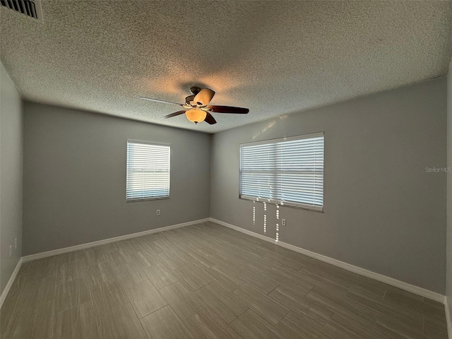 empty room featuring ceiling fan