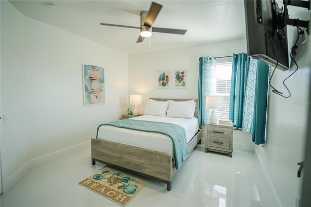 bedroom with ceiling fan