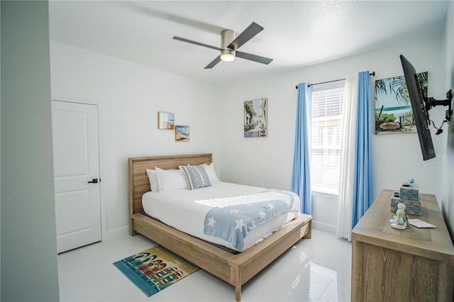 bedroom with ceiling fan