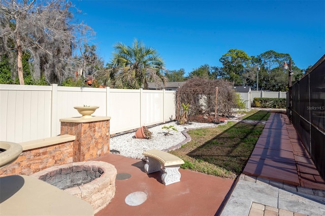 view of yard featuring a patio area