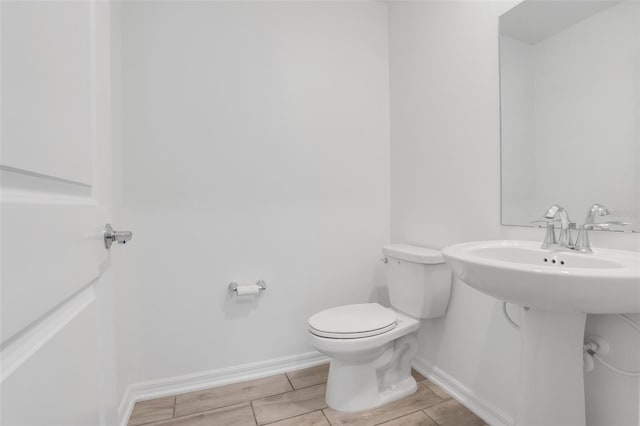 bathroom featuring toilet