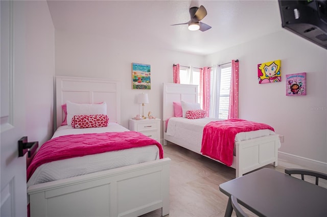 bedroom with ceiling fan