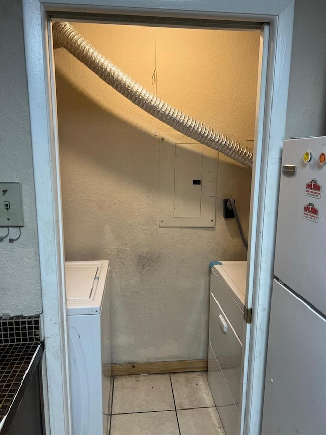 laundry room featuring washer / clothes dryer and light tile patterned floors