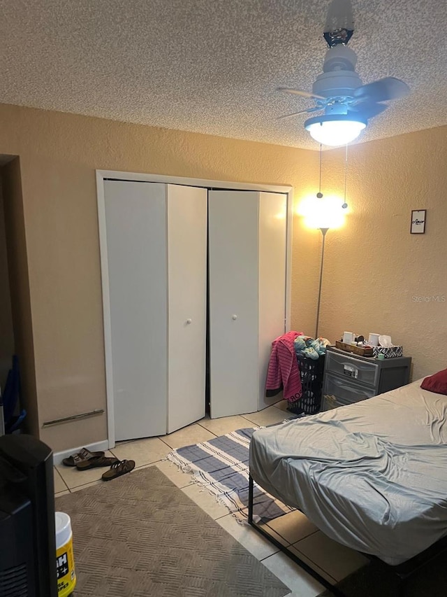 bedroom with a textured ceiling and ceiling fan