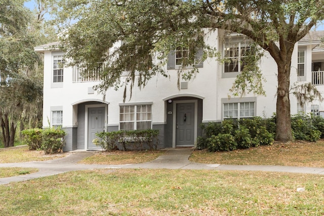 view of front of house with a front yard