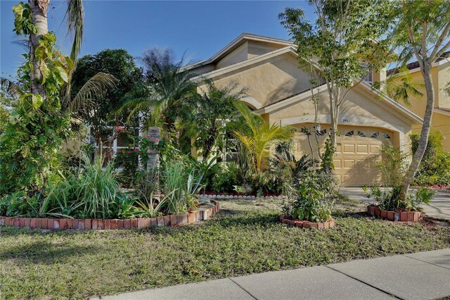 2981 Viscount Cir, Kissimmee, FL 34747 - view of front of home with stucco siding and an attached garage