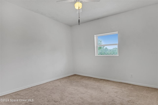 unfurnished room with light carpet and ceiling fan