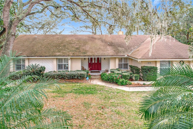 ranch-style home with a front yard