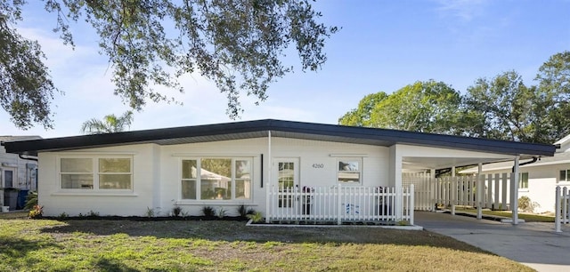 view of front of property with a front yard, a porch, and a carport