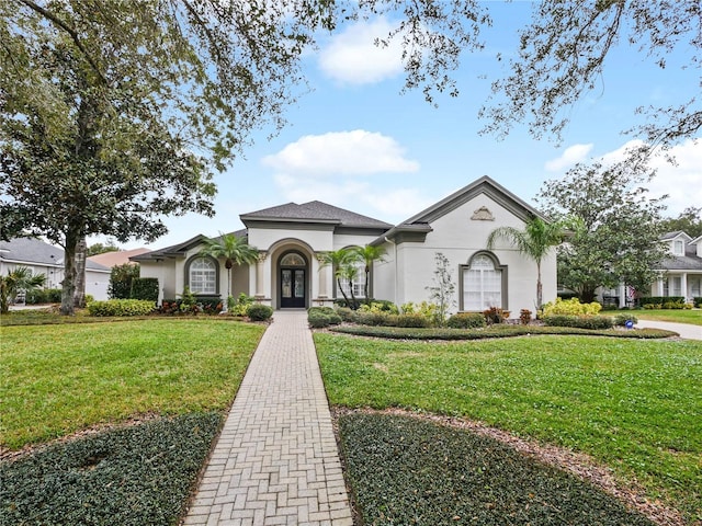 view of front of house featuring a front lawn