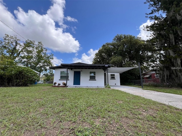 view of front of house with a front lawn and a carport