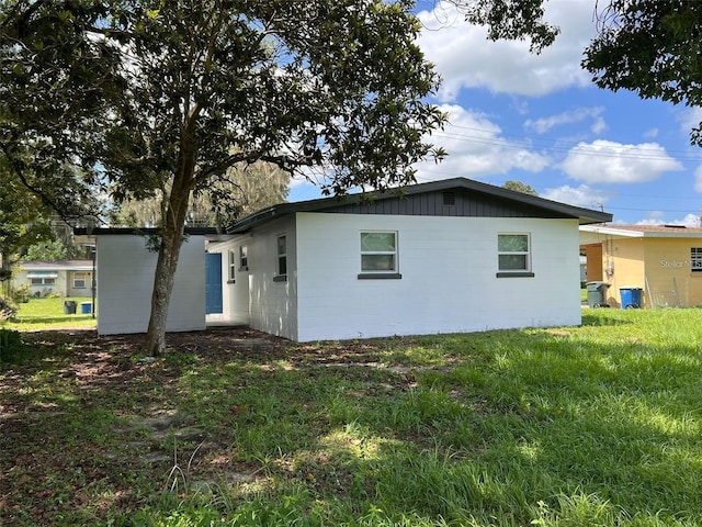 exterior space with a lawn