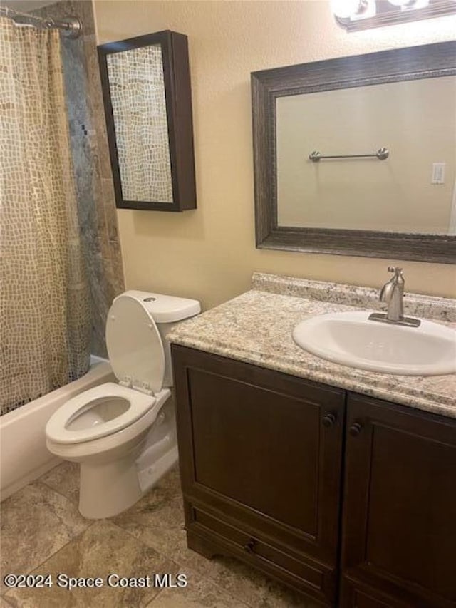 full bathroom featuring shower / tub combo with curtain, vanity, and toilet