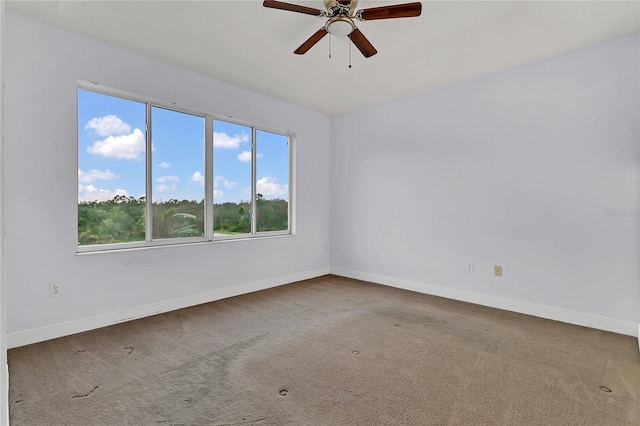 carpeted empty room featuring ceiling fan