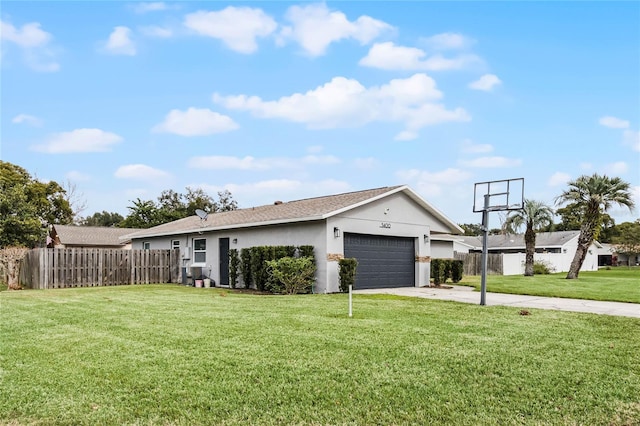 view of front of home featuring a front yard and a garage