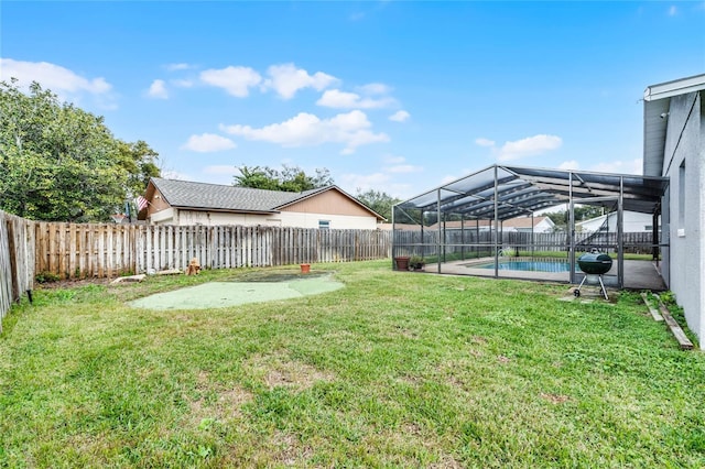 view of yard featuring a lanai and a fenced in pool