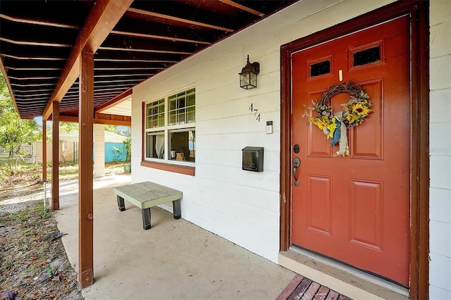 entrance to property with covered porch