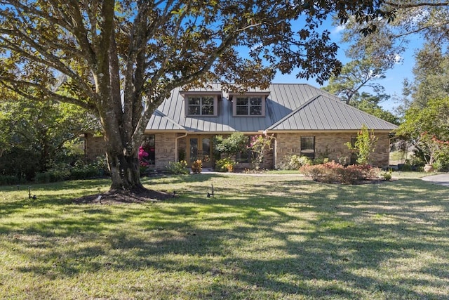 view of front facade featuring a front yard