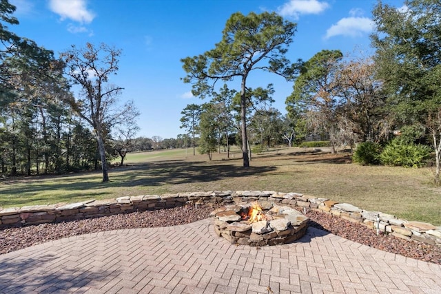 view of patio with an outdoor fire pit