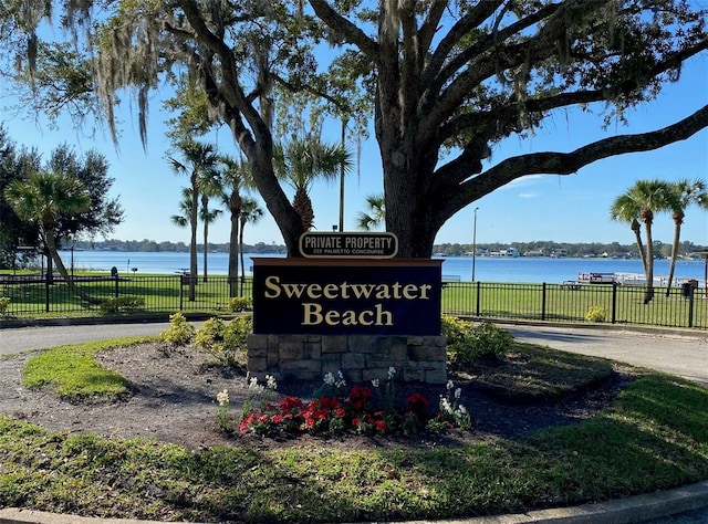 community sign featuring a water view