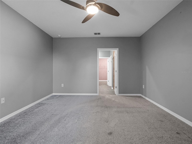 carpeted empty room featuring ceiling fan