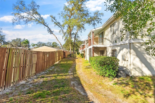 view of yard featuring a balcony