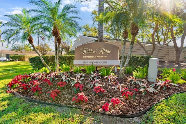 community sign featuring a lawn