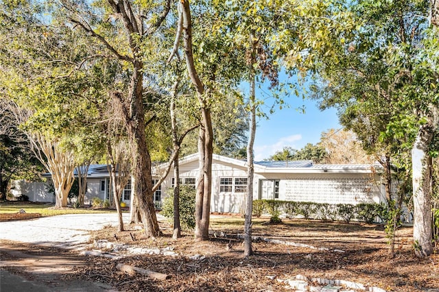 view of front of property