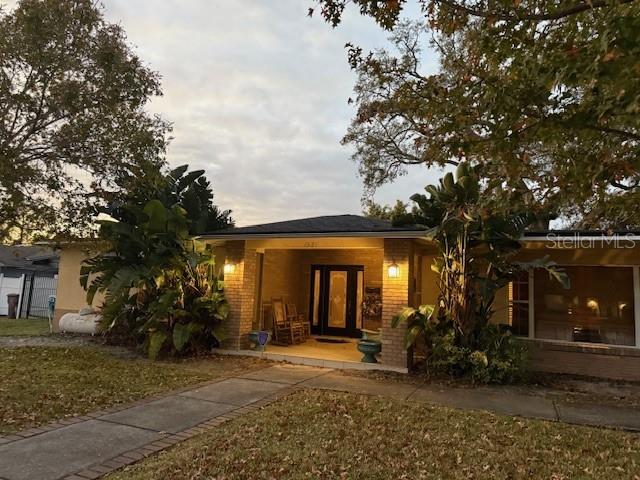 view of front of house with a front lawn