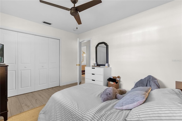 bedroom featuring a closet, light hardwood / wood-style flooring, and ceiling fan